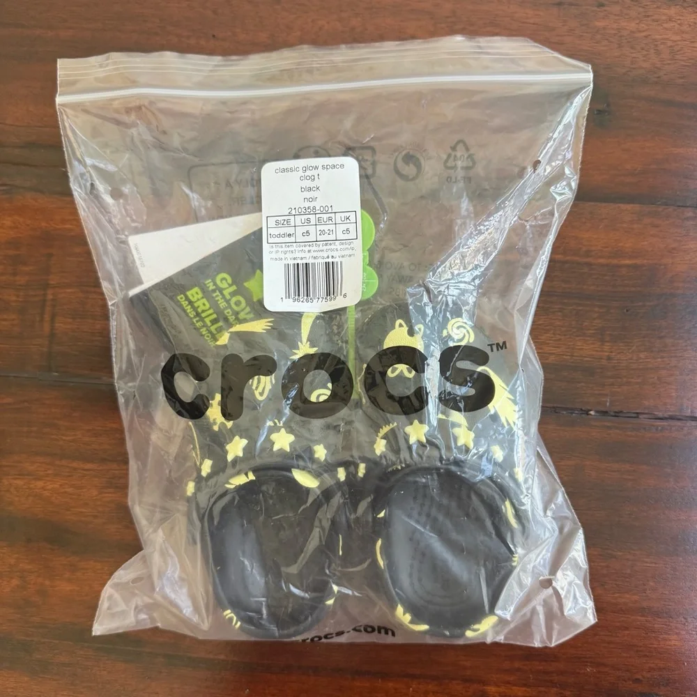 NEW Crocs Unisex Child Classic Glow in The Dark Black Space Clogs Toddler Size 5